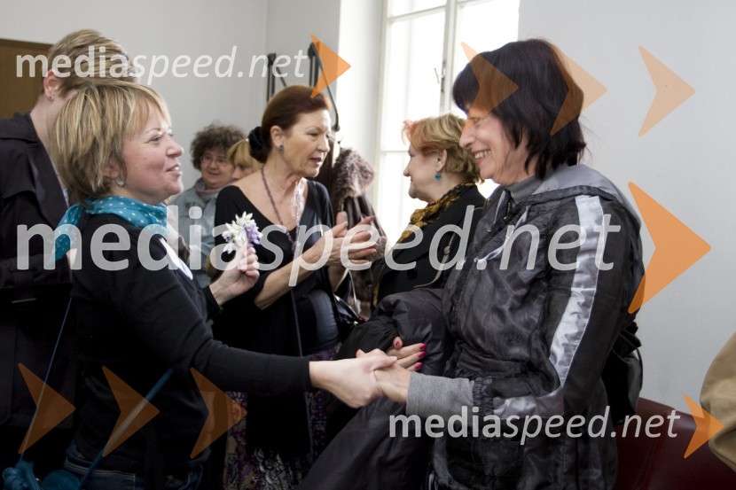 Petra Rezar, učiteljica na šoli za gluhe in naglušne in Manca Košir, publicistkaSrečanje kandidatk za Slovenko leta v obdobju od leta 1988 do 2008