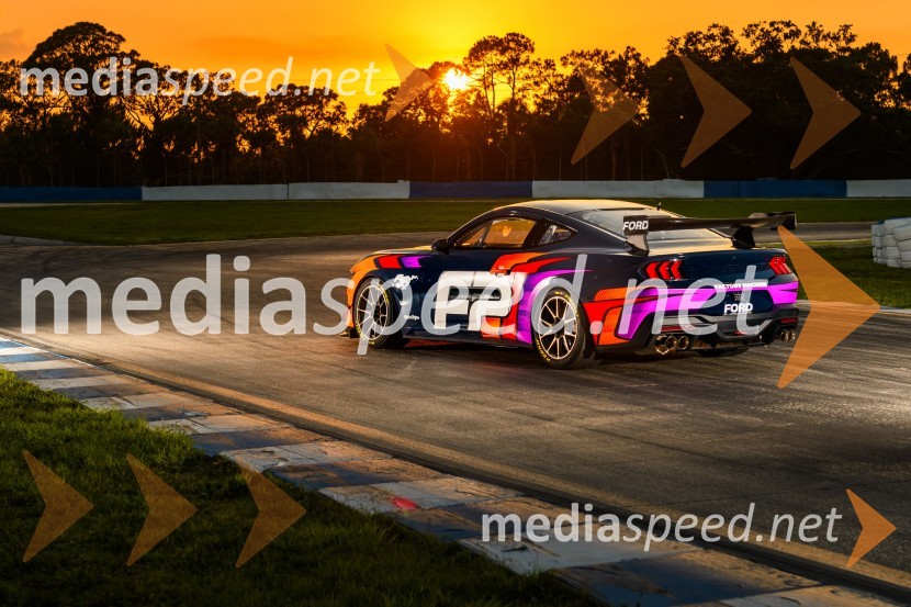 Ford je v Spa predstavil novega MUSTANGA GT4 in izpolnil obljubo