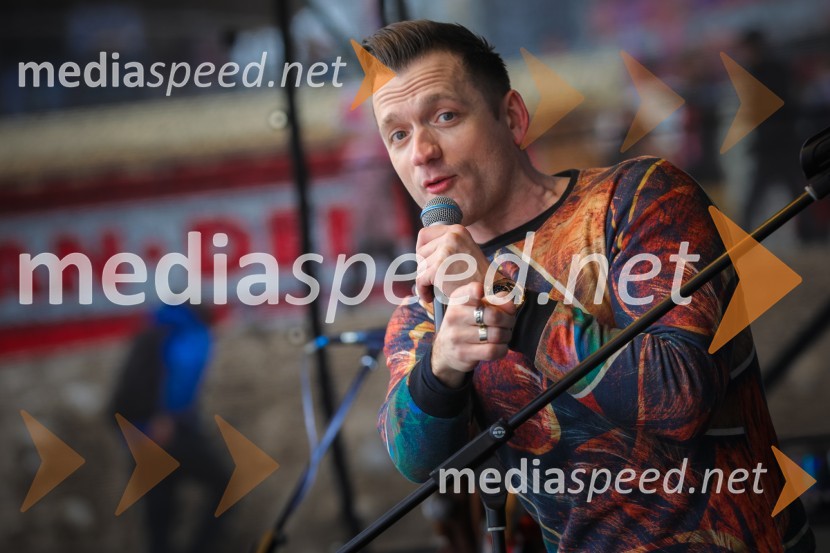  Simon Vadnjal, novinar in glasbenikZnani so nastopajoči na 42. festivalu Melodije morja in sonca 2023