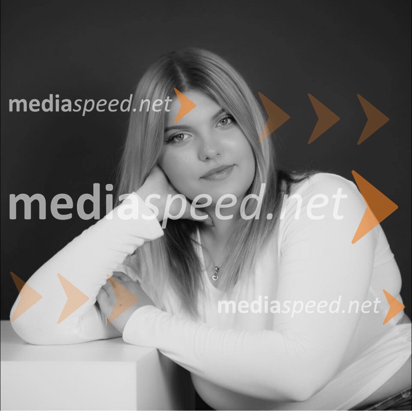  Stela Tavželj, Stela Sofia, pevkaZnani so nastopajoči na 42. festivalu Melodije morja in sonca 2023