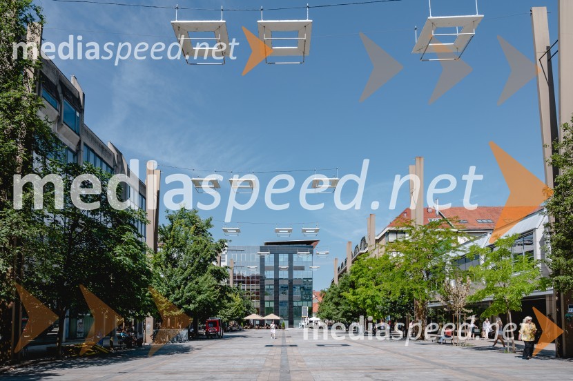 Trg Leona Štuklja, Maribor, Center City Maribor, Poslovni Center City Maribor, Nova KBM Maribor, OTP banka MariborPoletni utrinki iz štajerske prestolnice