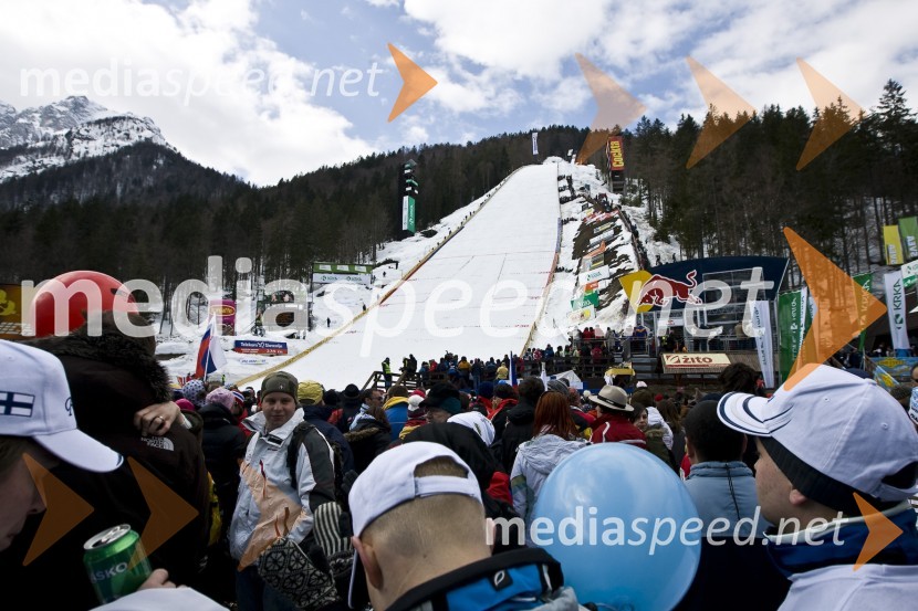 Skakalnica v PlaniciFinale svetovnega pokala v smučarskih skokih v Planici 2009, sobota