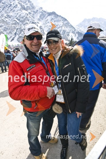 Tomislav Loboda, zlatar in Katja VinšekFinale svetovnega pokala v smučarskih skokih v Planici 2009, sobota