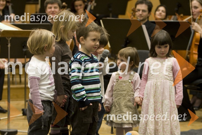 otroci iz vrtca Viški gajHvala, ker vam ni vseeno, dobrodelni koncert