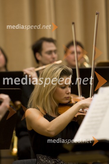 Violinistka v Simfoničnem orkestruHvala, ker vam ni vseeno, dobrodelni koncert