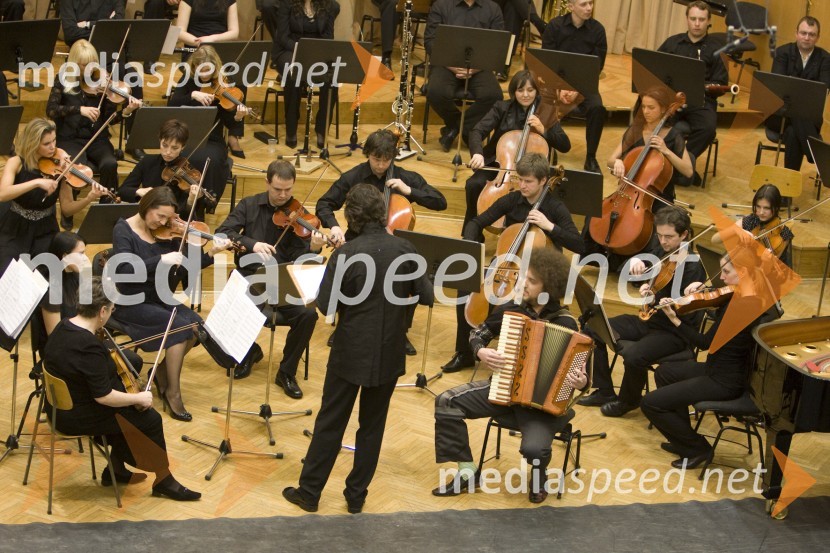Simfonični orkester in Janez Dovč, glasbenikHvala, ker vam ni vseeno, dobrodelni koncert