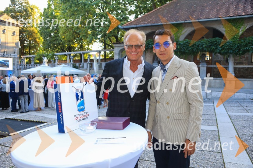  Janez  Škrabec, direktor Riko d.o.o.;  Aivaz Omorkanov, kandidat za častnega konzula RS v Kirgizistanu, podpredsednik mednarodne hokejske zveze IIHF60 let uspešnega podjetnika Janeza Škrabca