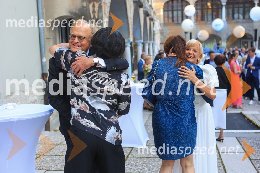  Janez  Škrabec, direktor Riko d.o.o.;  Tosh Kojima, izvršni producent;  Nina Kojima, bivša dopisnica RTV v Združenem Kraljestvu, režiserka in producentka;  Sonja Poljanšek Škrabec, lastnica Welness centra Sunny60 let uspešnega podjetnika Janeza Škrabca
