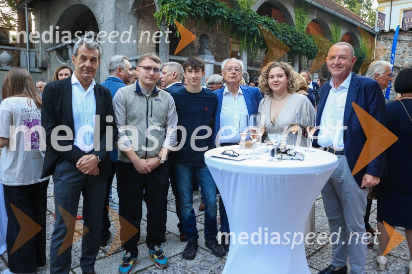  Stojan Petrič, nekdanji predsednik uprave družbe FMR;  ... ;  ... ;  ... ;  ... ;  ... 60 let uspešnega podjetnika Janeza Škrabca