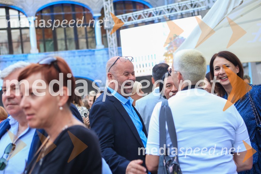  Miljenko Puljić, Zagrebško mestno gledališče Komedija;  Tosh Kojima, izvršni producent;  Nina Kojima, bivša dopisnica RTV v Združenem Kraljestvu, režiserka in producentka;  Alenka Žavbi, fotografinja in novinarka60 let uspešnega podjetnika Janeza Škrabca