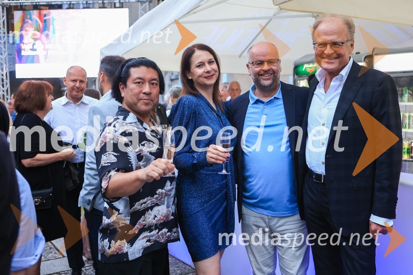  Tosh Kojima, izvršni producent;  Nina Kojima, bivša dopisnica RTV v Združenem Kraljestvu, režiserka in producentka;  Miljenko Puljić, Zagrebško mestno gledališče Komedija;  Janez  Škrabec, direktor Riko d.o.o.60 let uspešnega podjetnika Janeza Škrabca