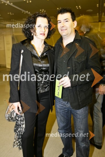 Irena Brunec, kiparka in Marjan Uljan, pevec in vodja skupine MalibuMoški&ženske.com, premiera komedije