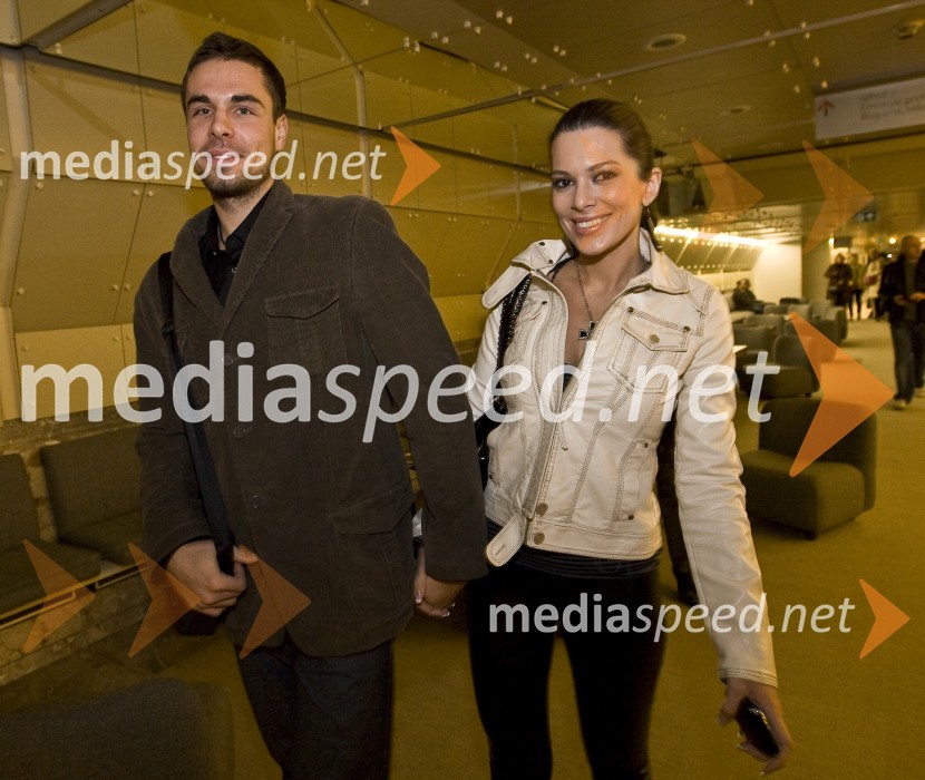 Iris Mulej, Miss Slovenije 2006 in njen fant Črt Slavec, fotografMoški&ženske.com, premiera komedije