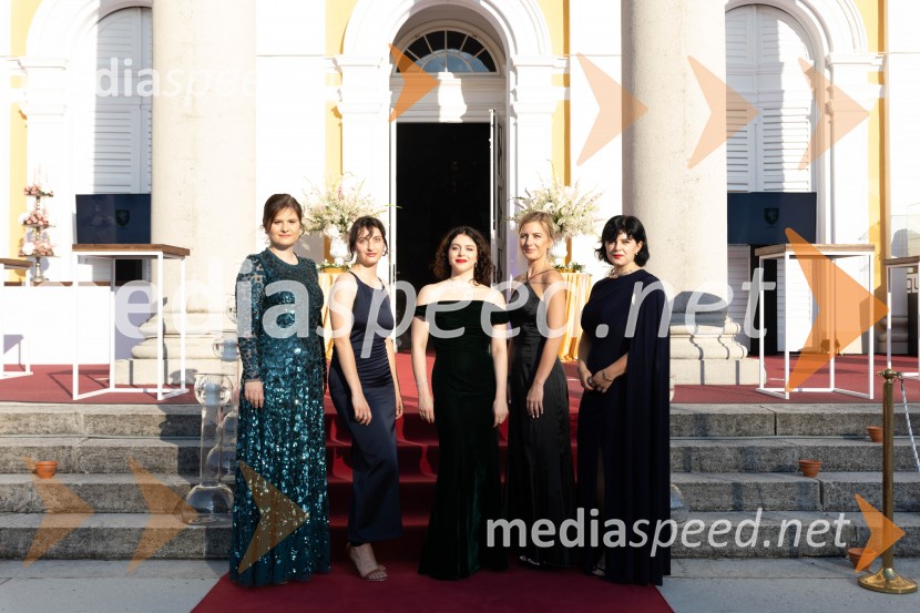  Maja Marija Križan, vodja prireditve Anin ples;  Ela Tišma;  Zala Jager;  Kim  Gomilšek;  Urša JagerAnin ples, unikatnost, dovršenost in dobrodelno poslanstvo z 200 letno tradicijo