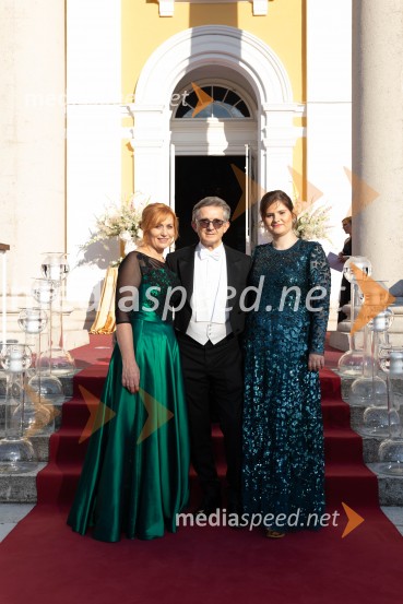  Biserka Križan;  Franci Križan, organizator Aninega plesa;  Maja Marija Križan, vodja prireditve Anin plesAnin ples, unikatnost, dovršenost in dobrodelno poslanstvo z 200 letno tradicijo