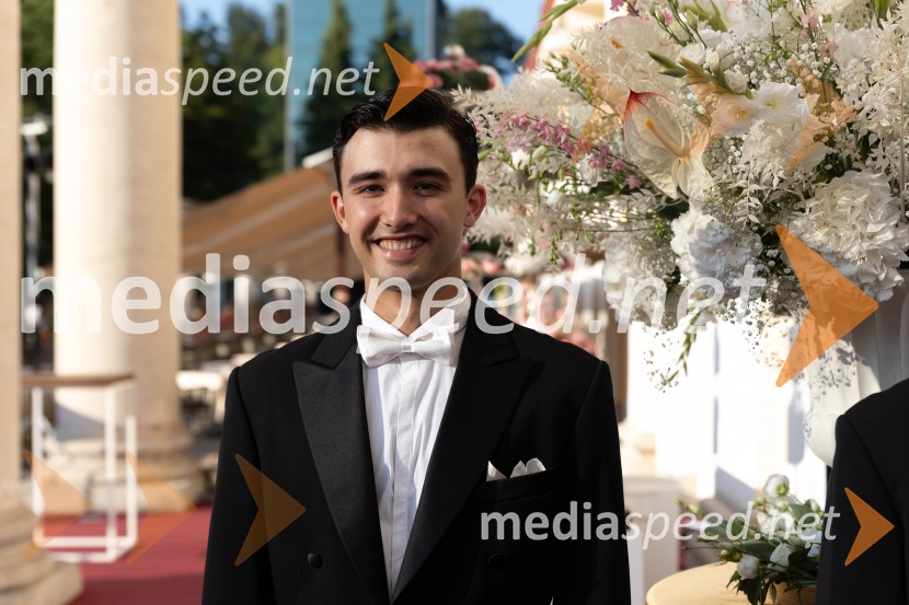  Uroš Lazić, član protokolaAnin ples, unikatnost, dovršenost in dobrodelno poslanstvo z 200 letno tradicijo