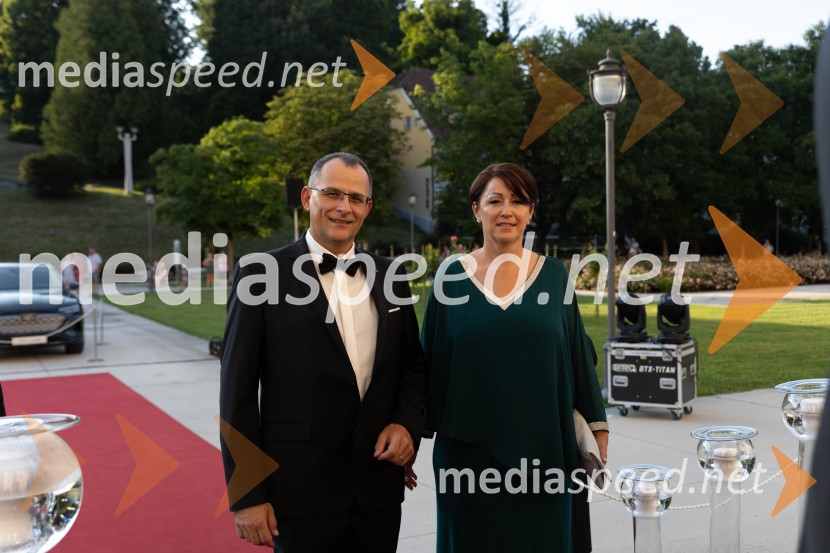  Boštjan Jager, Jagros d.o.o.;  Renata Jager, Jagros d.o.o.Anin ples, unikatnost, dovršenost in dobrodelno poslanstvo z 200 letno tradicijo