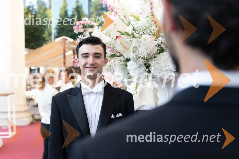  Uroš Lazić, član protokolaAnin ples, unikatnost, dovršenost in dobrodelno poslanstvo z 200 letno tradicijo