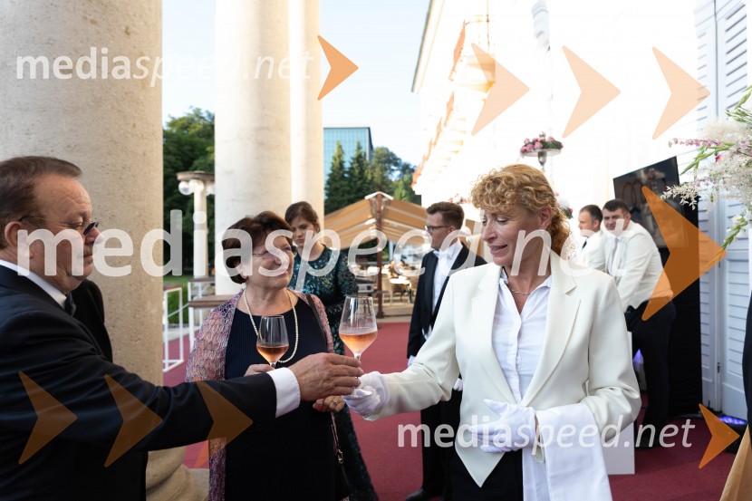 Štefan Pavlinjek, Roto;  Irena Pavlinjek, Roto d.o.o.Anin ples, unikatnost, dovršenost in dobrodelno poslanstvo z 200 letno tradicijo