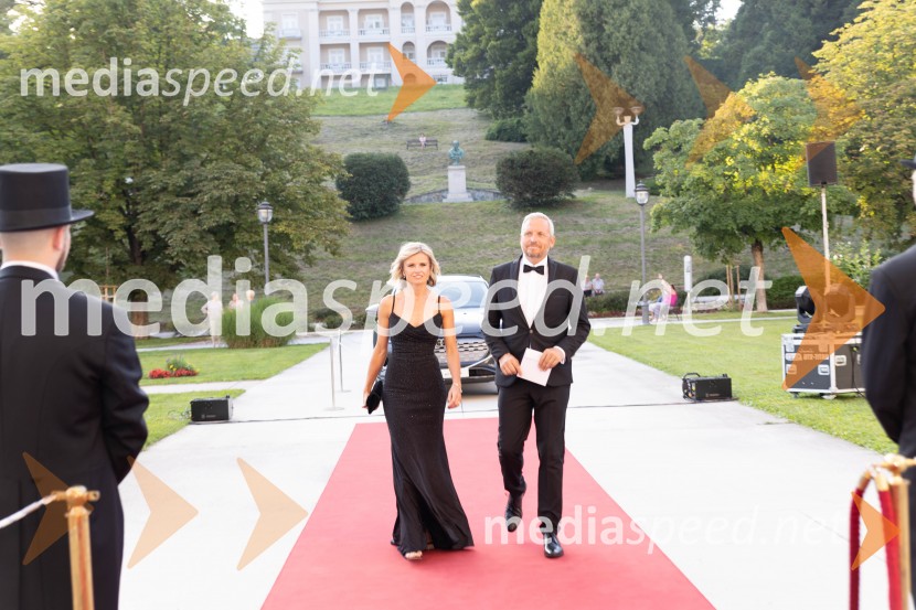  Mojca Strdin, SGD Strdin;  Matjaž Strdin, SGD StrdinAnin ples, unikatnost, dovršenost in dobrodelno poslanstvo z 200 letno tradicijo