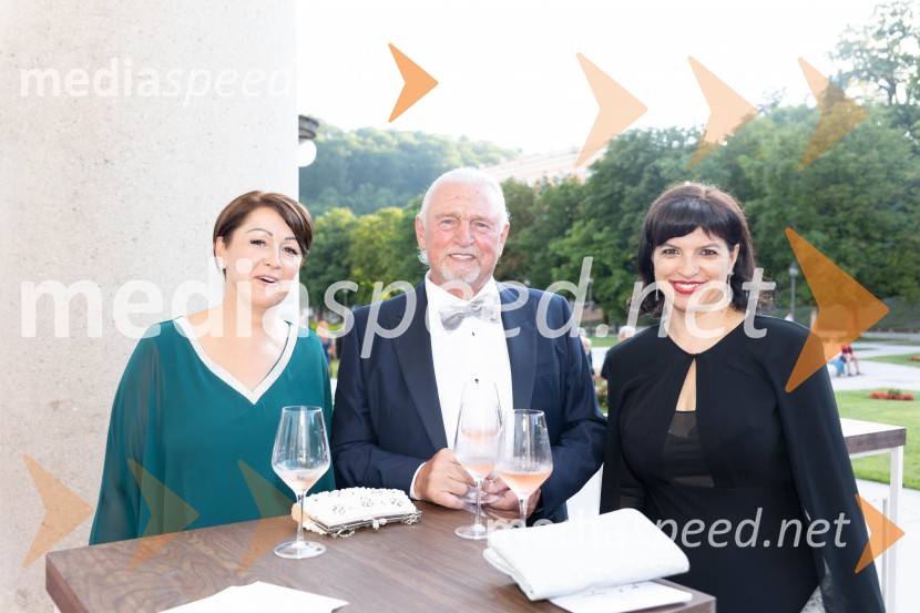  Renata Jager, Jagros d.o.o.;  Ivan  Mijošek, vinar;  Leonida JagerAnin ples, unikatnost, dovršenost in dobrodelno poslanstvo z 200 letno tradicijo