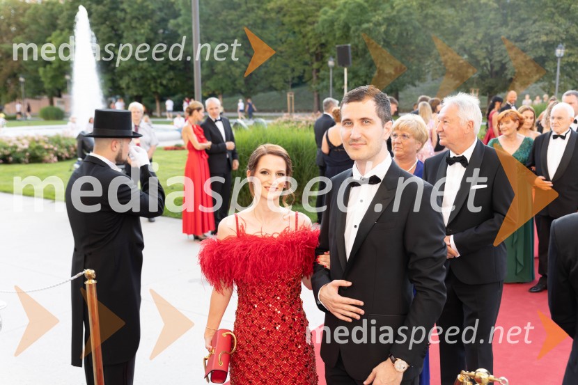  Urša Cajzek;  Rok Cajzek, GIC gradnjeAnin ples, unikatnost, dovršenost in dobrodelno poslanstvo z 200 letno tradicijo