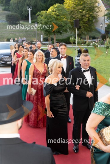  Sabina Jereb, Digama d.d., unikatno indoor golf igrišče Celje;  Srečko Jereb, Digama d.d., unikatno indoor golf igrišče CeljeAnin ples, unikatnost, dovršenost in dobrodelno poslanstvo z 200 letno tradicijo