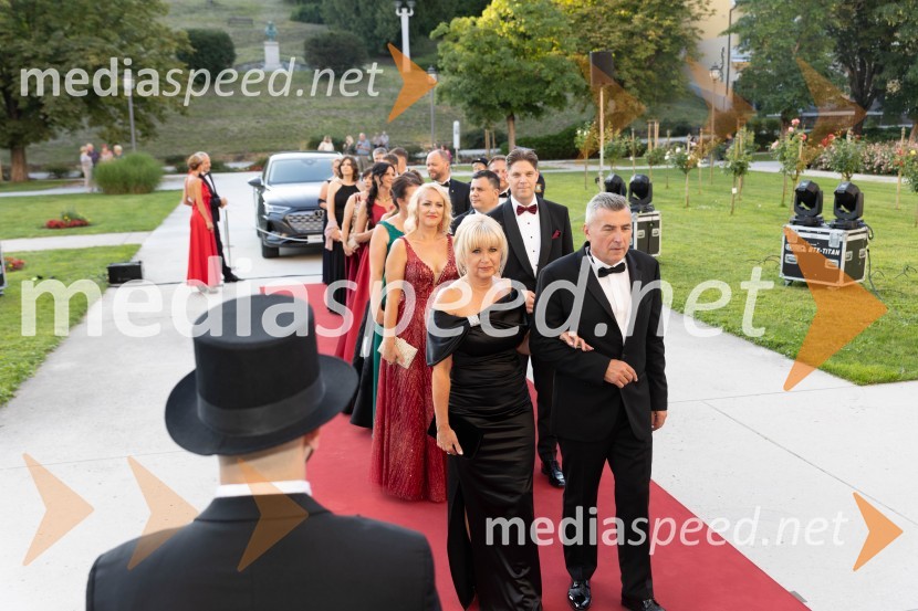  Sabina Jereb, Digama d.d., unikatno indoor golf igrišče Celje;  Srečko Jereb, Digama d.d., unikatno indoor golf igrišče CeljeAnin ples, unikatnost, dovršenost in dobrodelno poslanstvo z 200 letno tradicijo