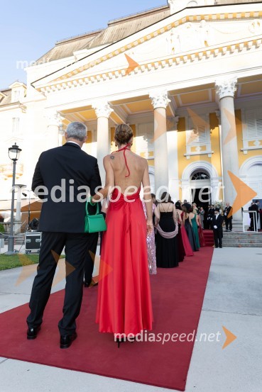 Anin ples, unikatnost, dovršenost in dobrodelno poslanstvo z 200 letno tradicijo