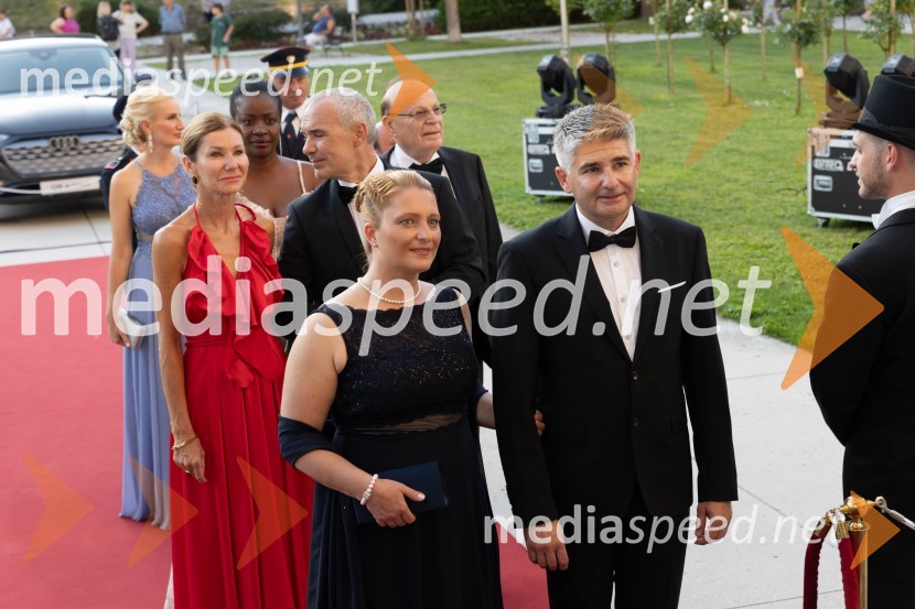  dr. Tea  Tašker Kern;  Jurij Kern, župan, Občina Komenda Anin ples, unikatnost, dovršenost in dobrodelno poslanstvo z 200 letno tradicijo