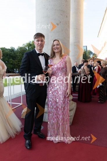  Matjaž Četrtič, vinska hiša Ferdinand ;  Jasmina ČetrtičAnin ples, unikatnost, dovršenost in dobrodelno poslanstvo z 200 letno tradicijo