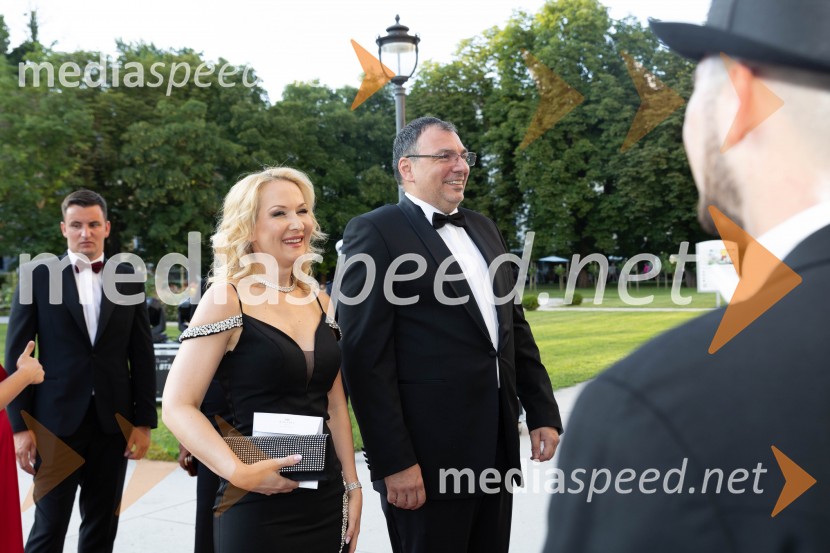  Daniela Prebil;  Andrej Prebil, predsednik uprave družbe, Sava Turizem, d.d.Anin ples, unikatnost, dovršenost in dobrodelno poslanstvo z 200 letno tradicijo