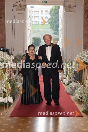  Breda Drenek Sotošek, magistra farmacije in lastnica Lekarne Pod Sv. Rokom v Sevnici;  Franci SotošekAnin ples, unikatnost, dovršenost in dobrodelno poslanstvo z 200 letno tradicijo