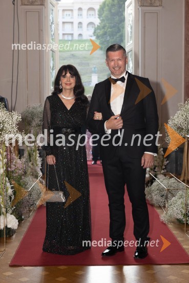  Blanka Ogrizek;  Simon  Ogrizek, pred. Svetovnega združenja cvetličarjevAnin ples, unikatnost, dovršenost in dobrodelno poslanstvo z 200 letno tradicijo