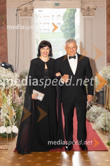  Leonida Jager;  Aleš Jager, Jagros d. o. o..Anin ples, unikatnost, dovršenost in dobrodelno poslanstvo z 200 letno tradicijo