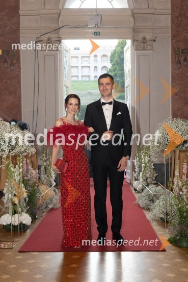  Urša Cajzek;  Rok Cajzek, GIC gradnjeAnin ples, unikatnost, dovršenost in dobrodelno poslanstvo z 200 letno tradicijo