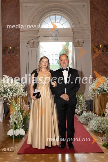  Ditka Bohak;  Boštjan Vrhovšek, generalni direktor Plinarne MariborAnin ples, unikatnost, dovršenost in dobrodelno poslanstvo z 200 letno tradicijo