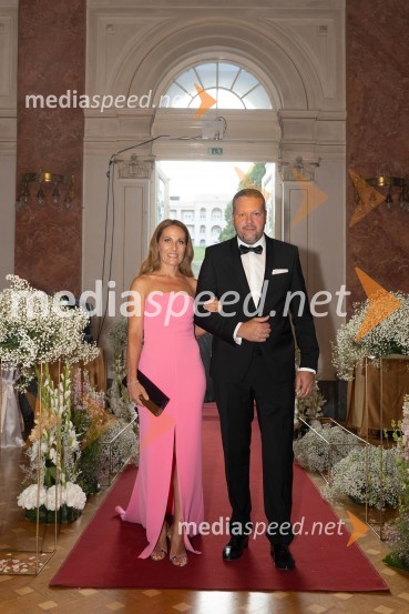  Tjaša  Čarman, odvetnica;  Gašper Čarman, direktor eVinoAnin ples, unikatnost, dovršenost in dobrodelno poslanstvo z 200 letno tradicijo