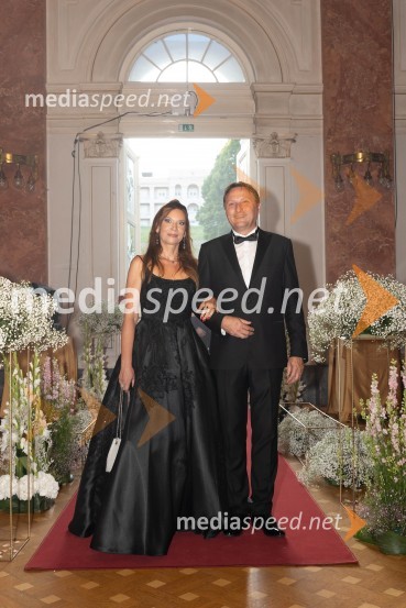 prof. Vesna Zmazek; prof. dr. Blaž ZmazekAnin ples, unikatnost, dovršenost in dobrodelno poslanstvo z 200 letno tradicijo