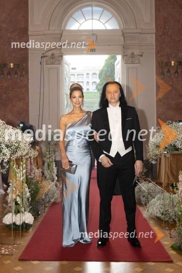  Lucija Gubenšek, manekenka,  solastnica in brand maneger znamke Susnyara;  Sašo Dimitrievski, partner, PristopAnin ples, unikatnost, dovršenost in dobrodelno poslanstvo z 200 letno tradicijo