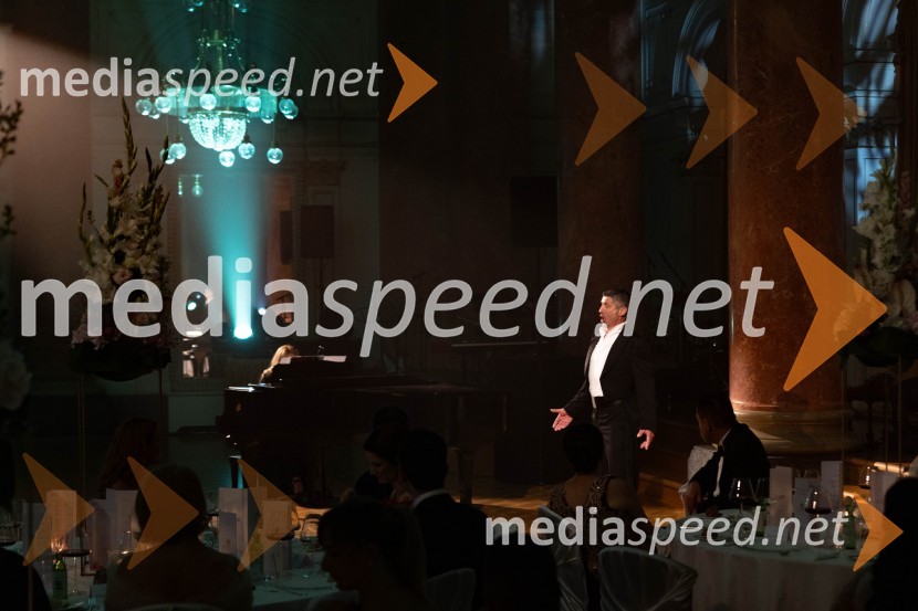  Ivan  Andres Arnšek, operni solist, baritonist, Opera in Balet LjubljanaAnin ples, unikatnost, dovršenost in dobrodelno poslanstvo z 200 letno tradicijo