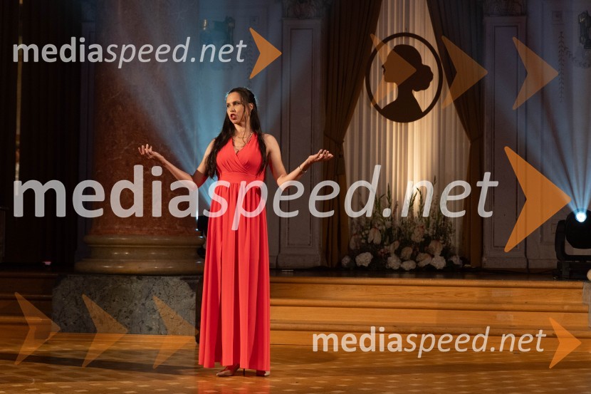  Mojca Bitenc, operna pevkaAnin ples, unikatnost, dovršenost in dobrodelno poslanstvo z 200 letno tradicijo