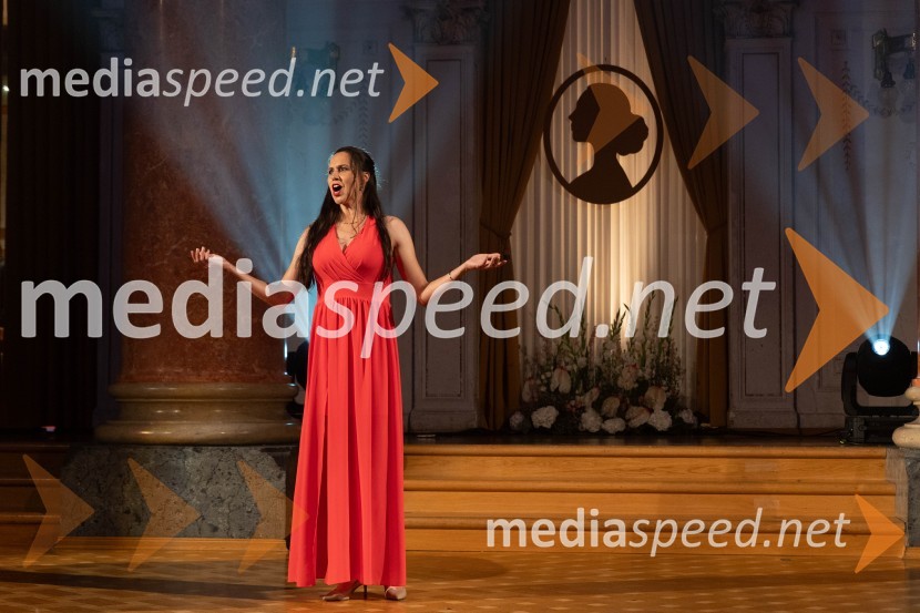  Mojca Bitenc, operna pevkaAnin ples, unikatnost, dovršenost in dobrodelno poslanstvo z 200 letno tradicijo