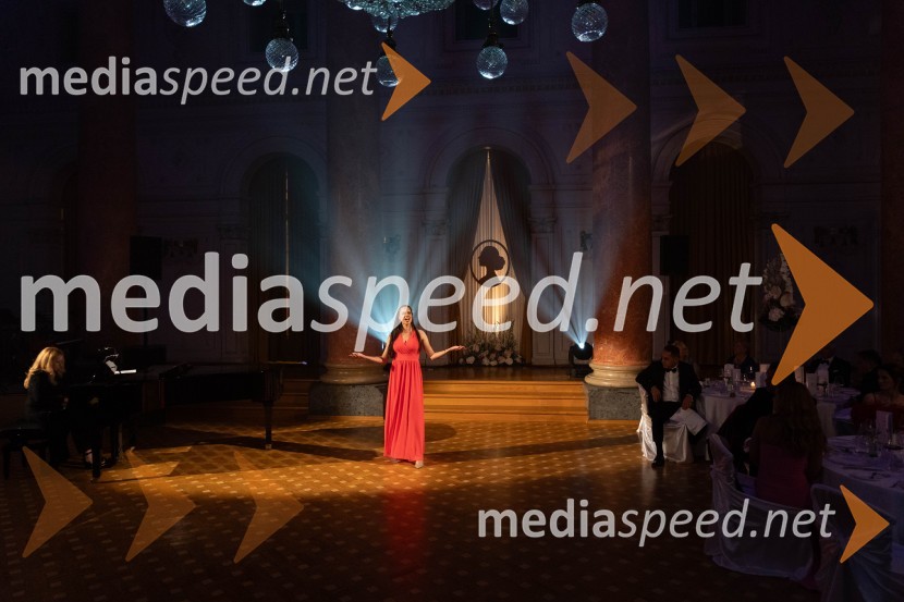  Mojca Bitenc, operna pevkaAnin ples, unikatnost, dovršenost in dobrodelno poslanstvo z 200 letno tradicijo