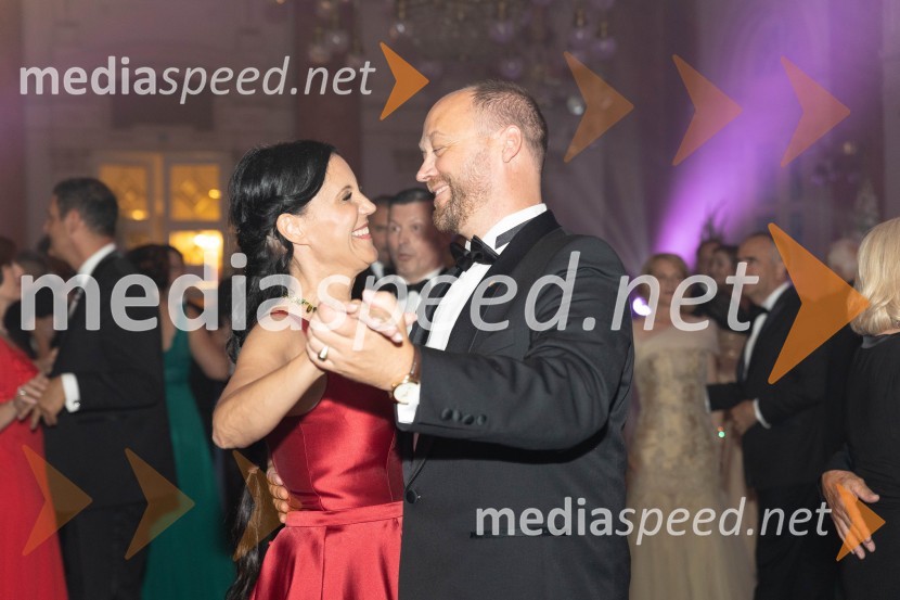  Brigita Gorjup;  Boštjan Gorjup, pred. Gospodarske zbornice RS, direktor podjetja BSH Hišni aparati NazarjeAnin ples, unikatnost, dovršenost in dobrodelno poslanstvo z 200 letno tradicijo