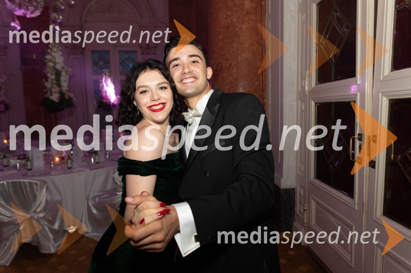  Zala Jager;  ... Anin ples, unikatnost, dovršenost in dobrodelno poslanstvo z 200 letno tradicijo