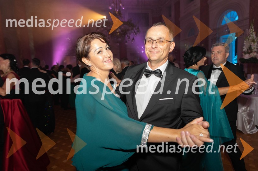  Renata Jager, Jagros d.o.o.;  Boštjan Jager, Jagros d.o.o.Anin ples, unikatnost, dovršenost in dobrodelno poslanstvo z 200 letno tradicijo