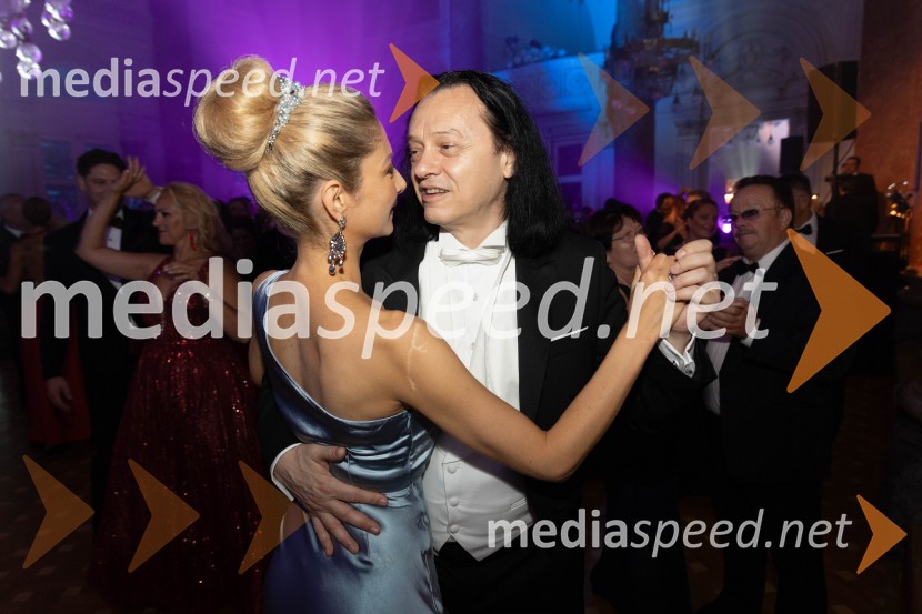  Lucija Gubenšek, manekenka,  solastnica in brand maneger znamke Susnyara;  Sašo Dimitrievski, partner, PristopAnin ples, unikatnost, dovršenost in dobrodelno poslanstvo z 200 letno tradicijo