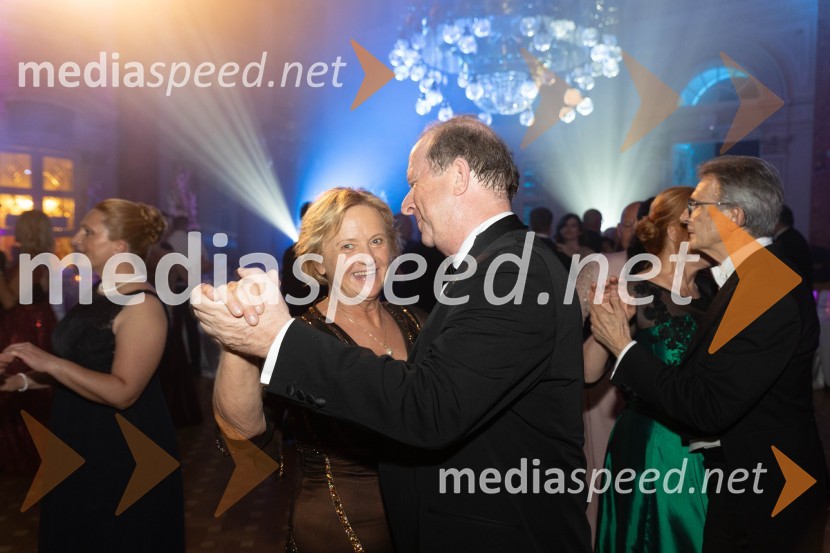  Bernarda Tepeš; prof. dr.  Bojan Tepeš, dr. med.Anin ples, unikatnost, dovršenost in dobrodelno poslanstvo z 200 letno tradicijo