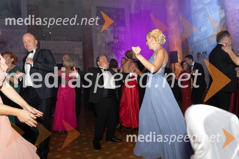  Nataša Zupan, sopranistka;  Andrej ZupanAnin ples, unikatnost, dovršenost in dobrodelno poslanstvo z 200 letno tradicijo